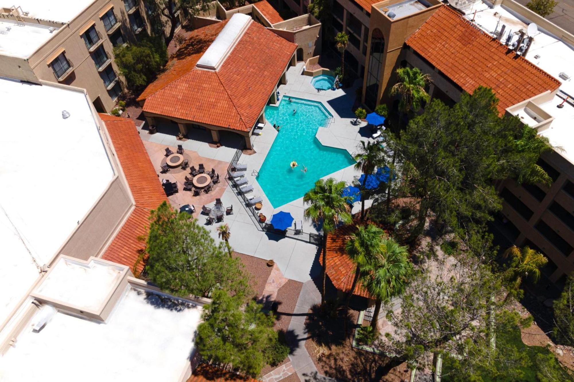 Sheraton Tucson Hotel & Suites Exterior photo